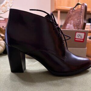 NEW: Clark's 'Kadri Alexa' ankle boots, burgundy leather, size 9.5M